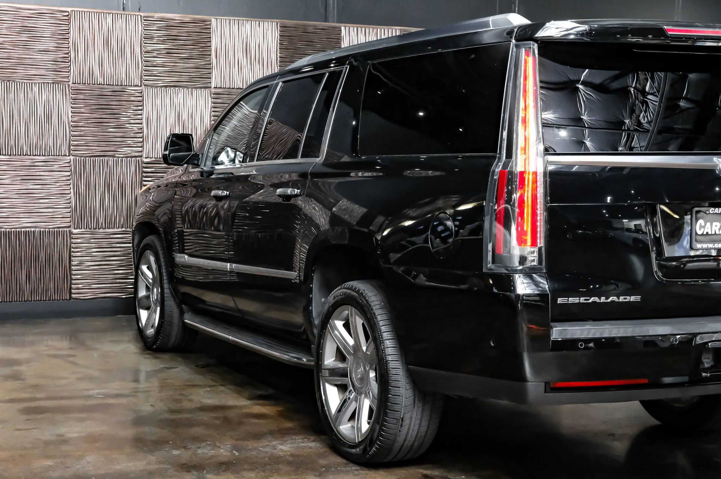 Used 2017 Cadillac Escalade ESV Luxury RWD image 17