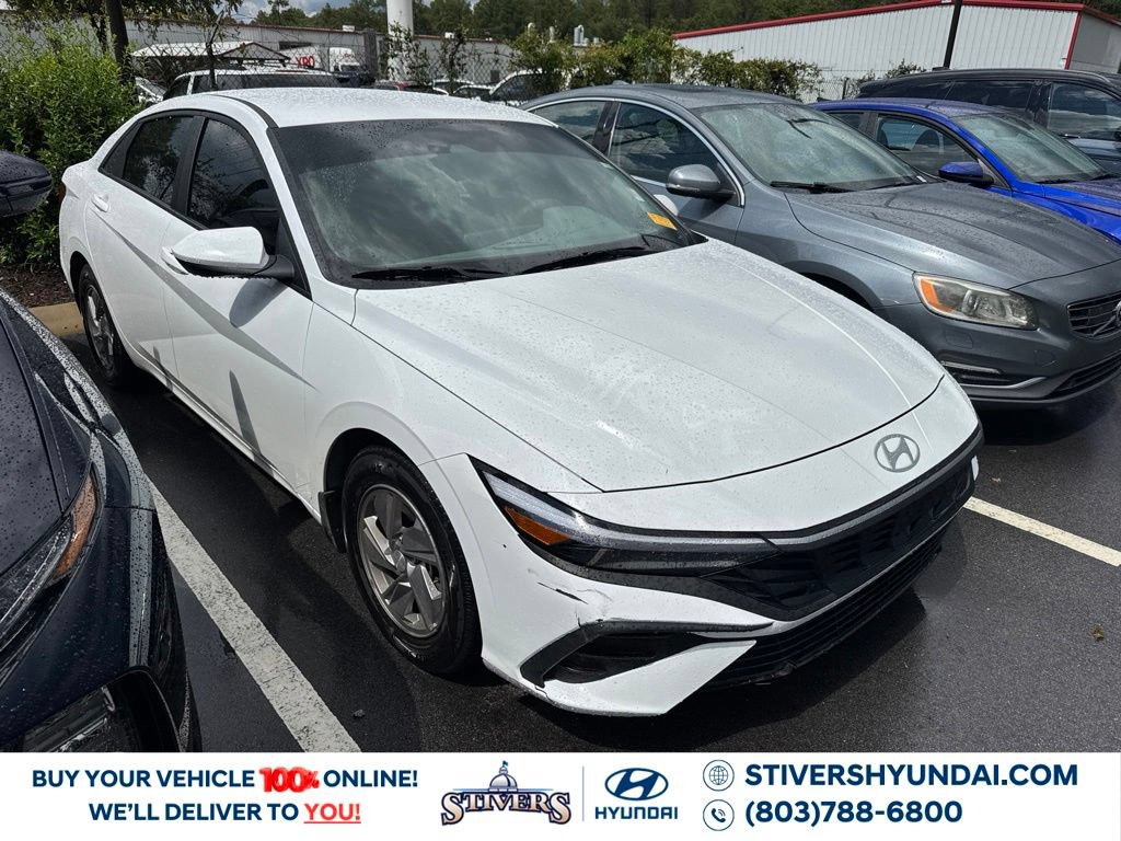 Used 2025 Hyundai Elantra SE FWD image 2
