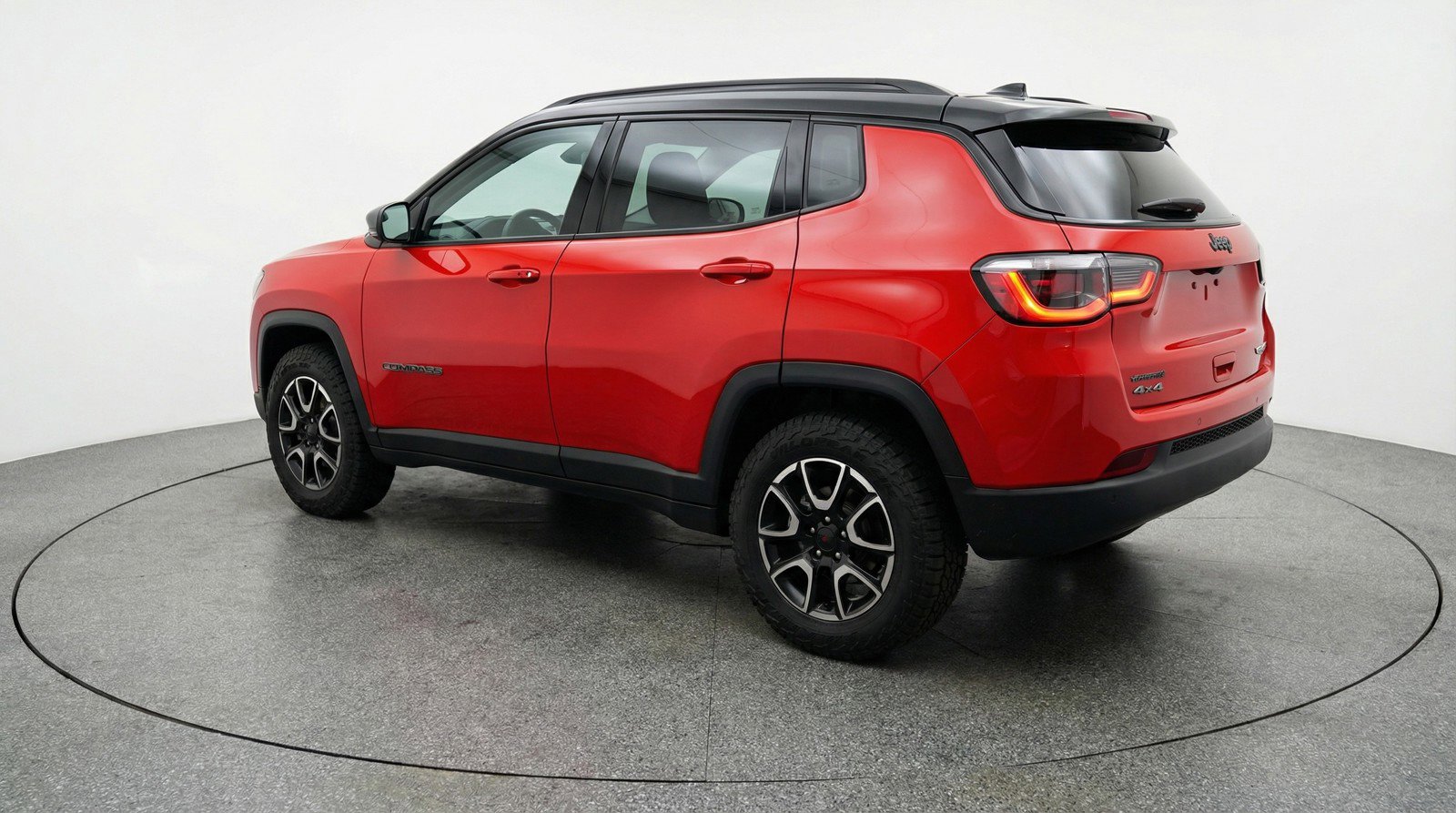 Used 2025 Jeep Compass Trailhawk image 6