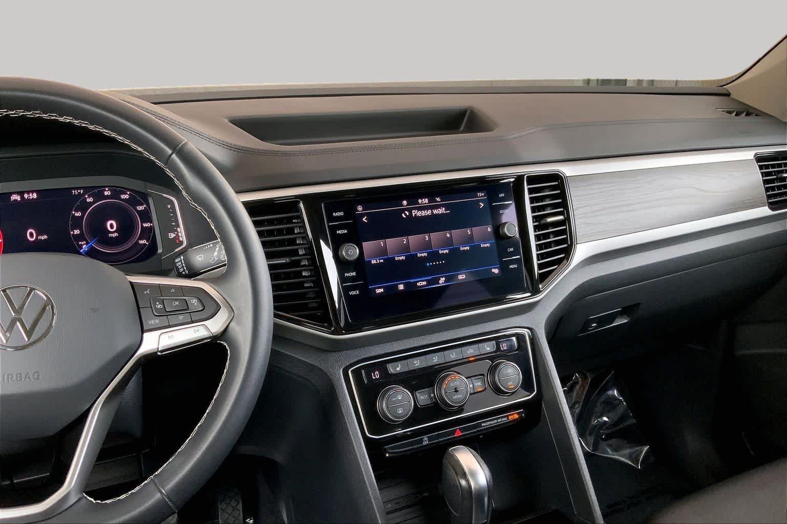 Used 2023 Volkswagen Atlas SE w/ Panoramic Sunroof Package FWD image 7