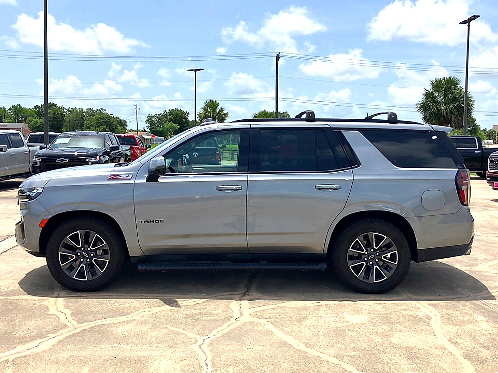 Used 2023 Chevrolet Tahoe Z71 w/ Z71 Off-Road Package AWD/4WD image 4