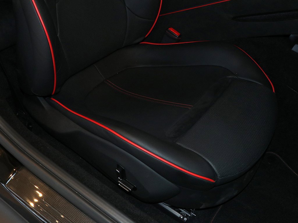 Certified 2024 Ferrari Roma image 32