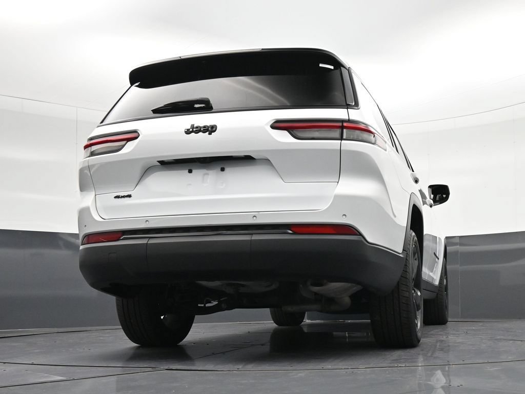 Used 2023 Jeep Grand Cherokee L Laredo AWD/4WD image 17