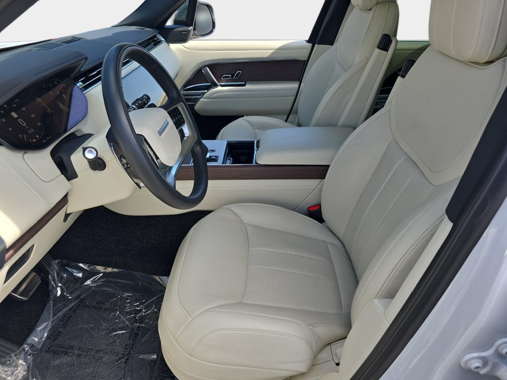 Certified 2025 Land Rover Range Rover SE AWD/4WD image 16