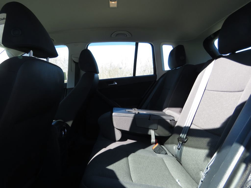 Used 2017 Volkswagen Tiguan Limited w/ Premium Package image 19