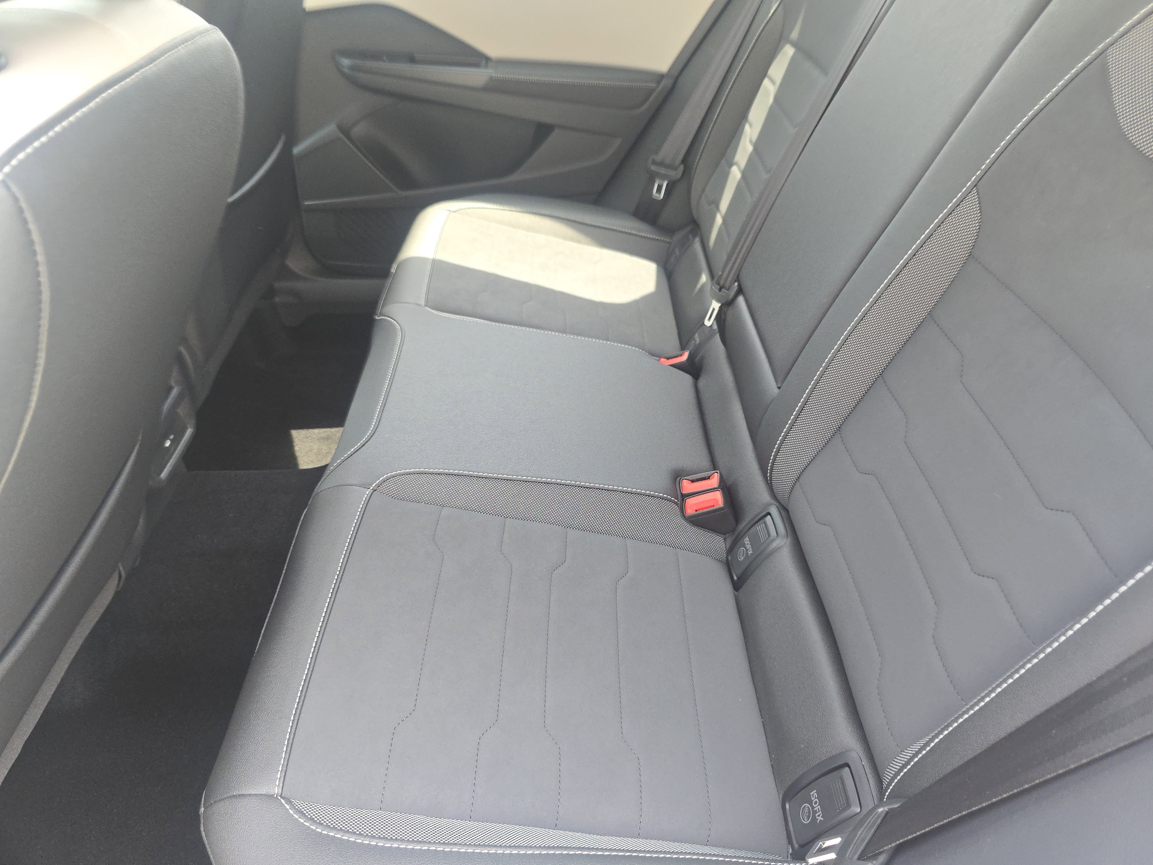 New 2025 Volkswagen Taos SE image 18