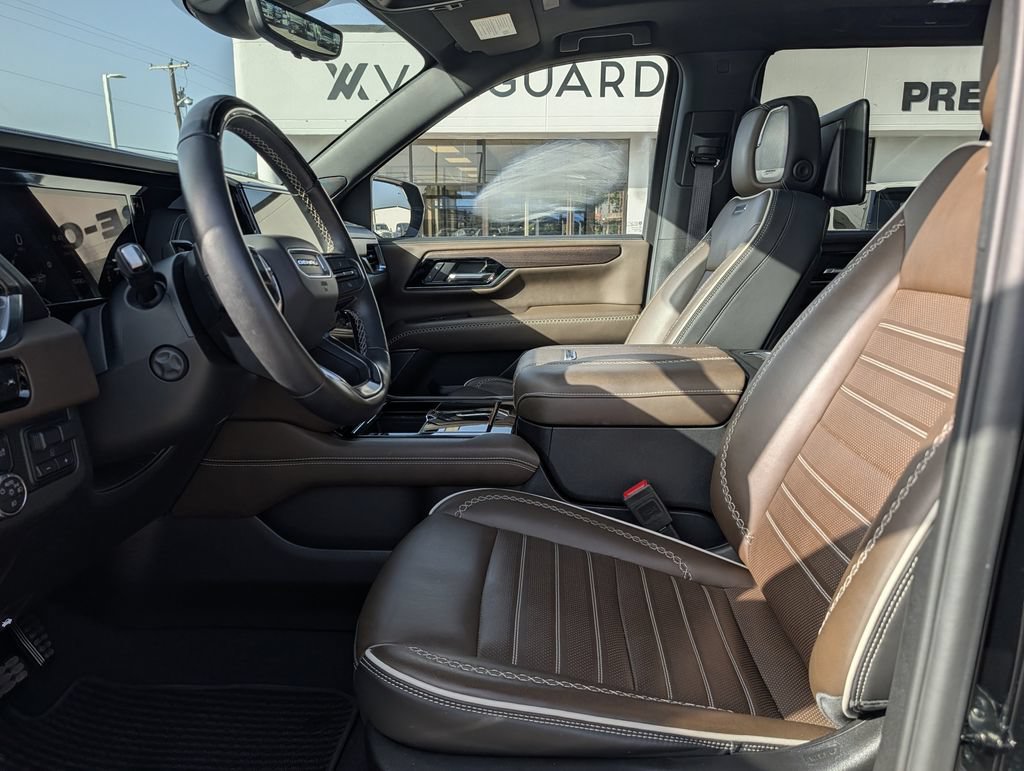 New 2025 GMC Yukon Denali Ultimate AWD/4WD image 25