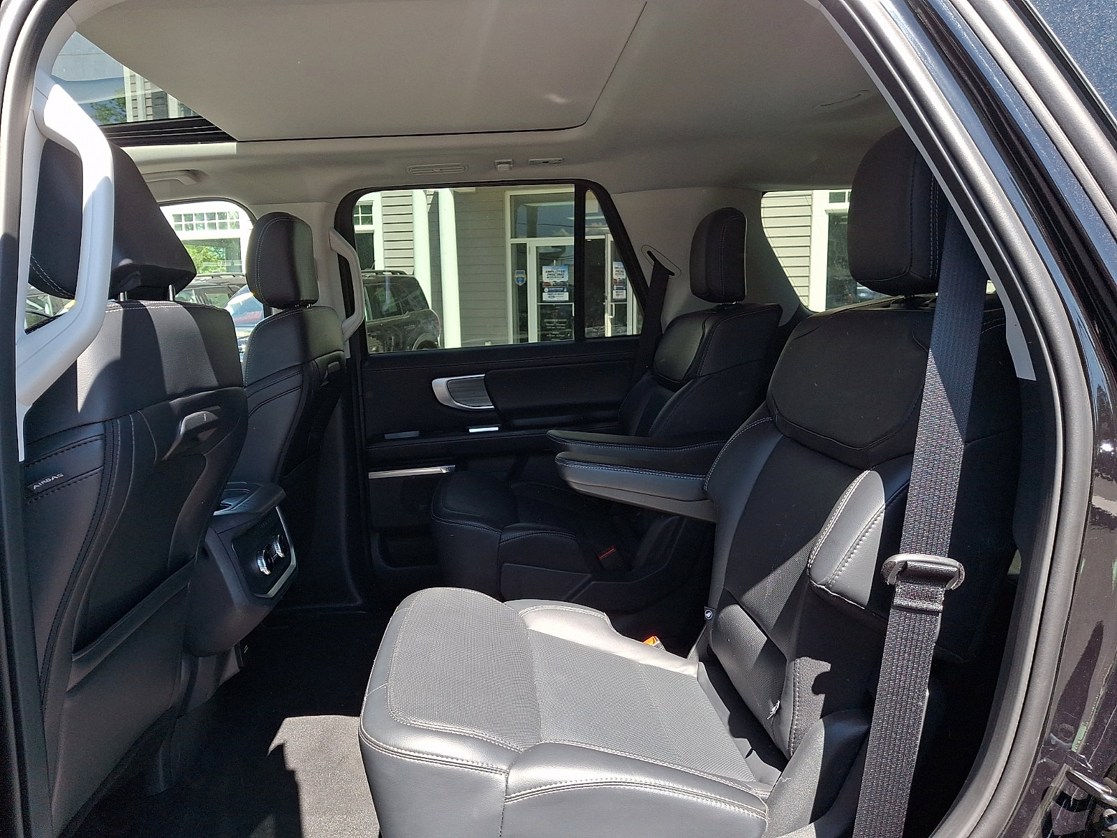 Used 2025 Ford Expedition Platinum AWD/4WD image 11