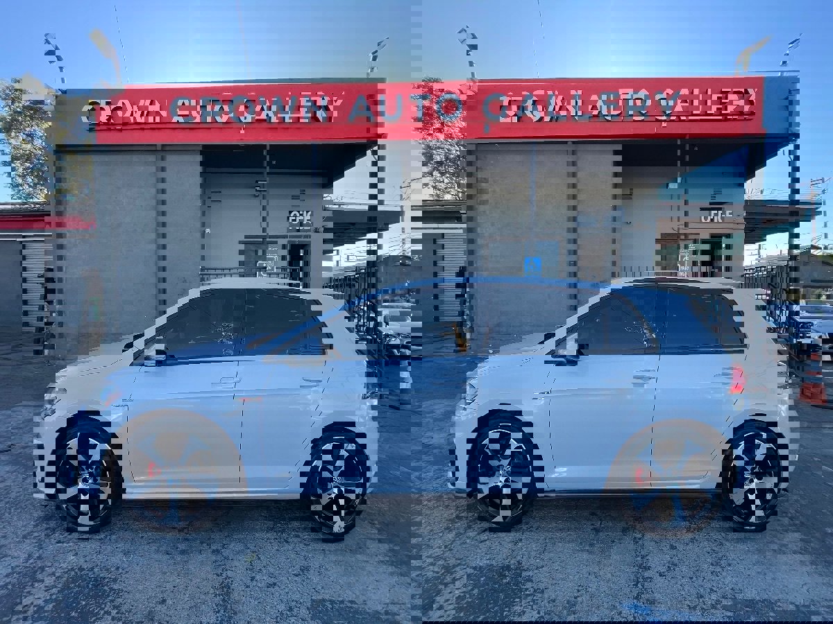 Used 2018 Volkswagen GTI SE image 6