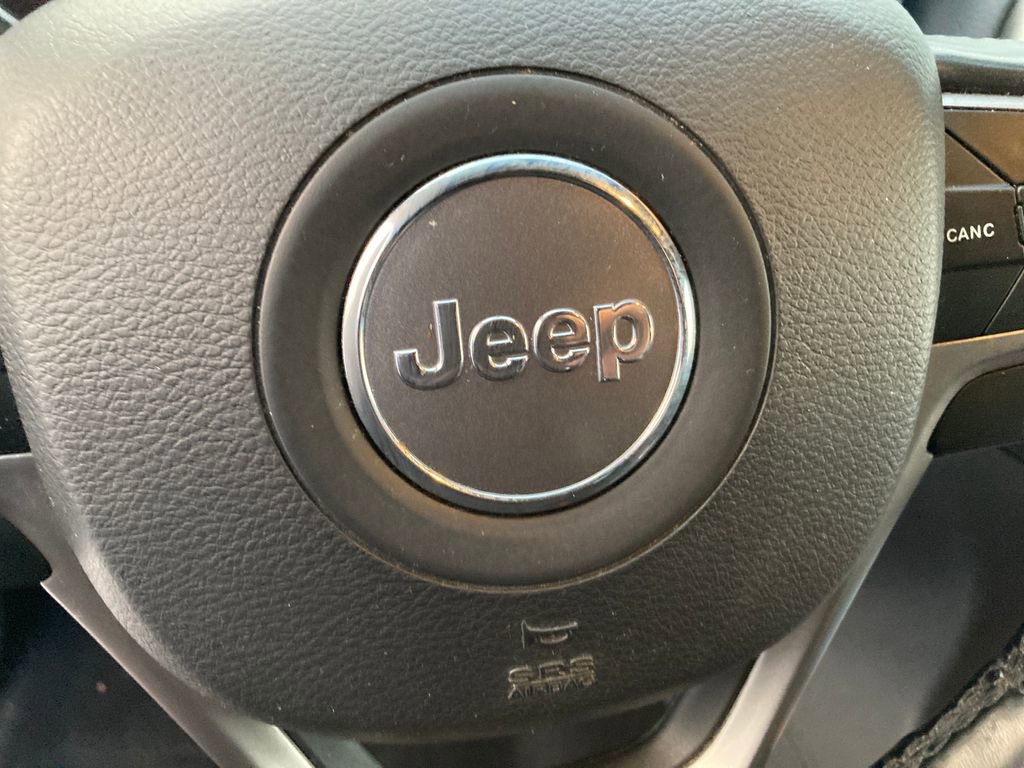 Used 2020 Jeep Grand Cherokee Laredo image 27