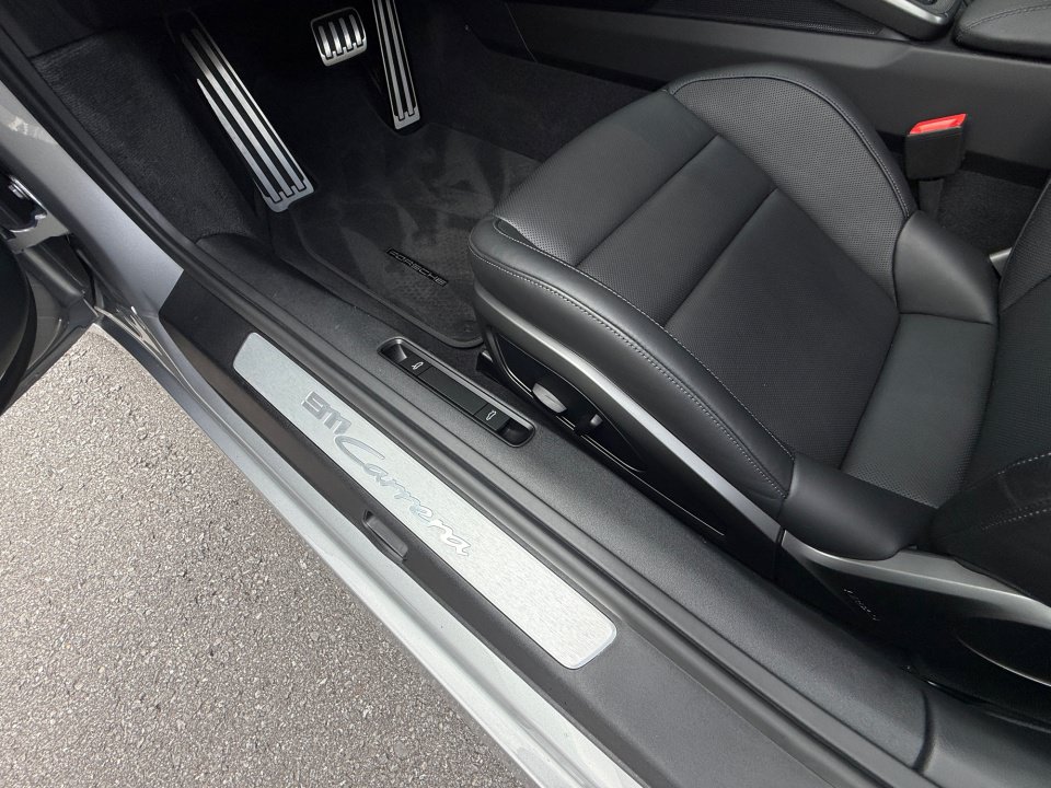 Certified 2024 Porsche 911 Carrera RWD image 25
