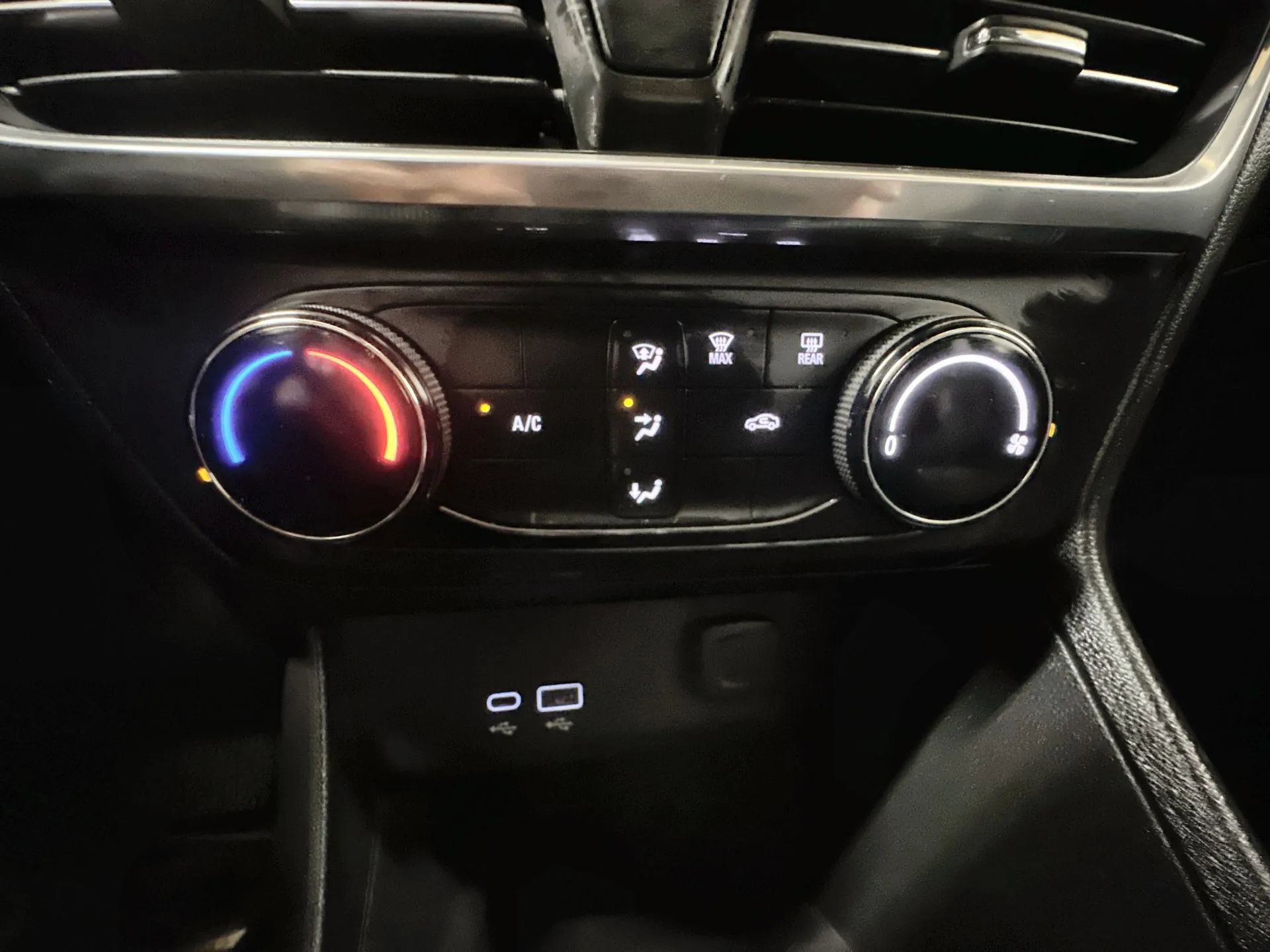 Used 2024 Buick Encore GX Preferred FWD image 21