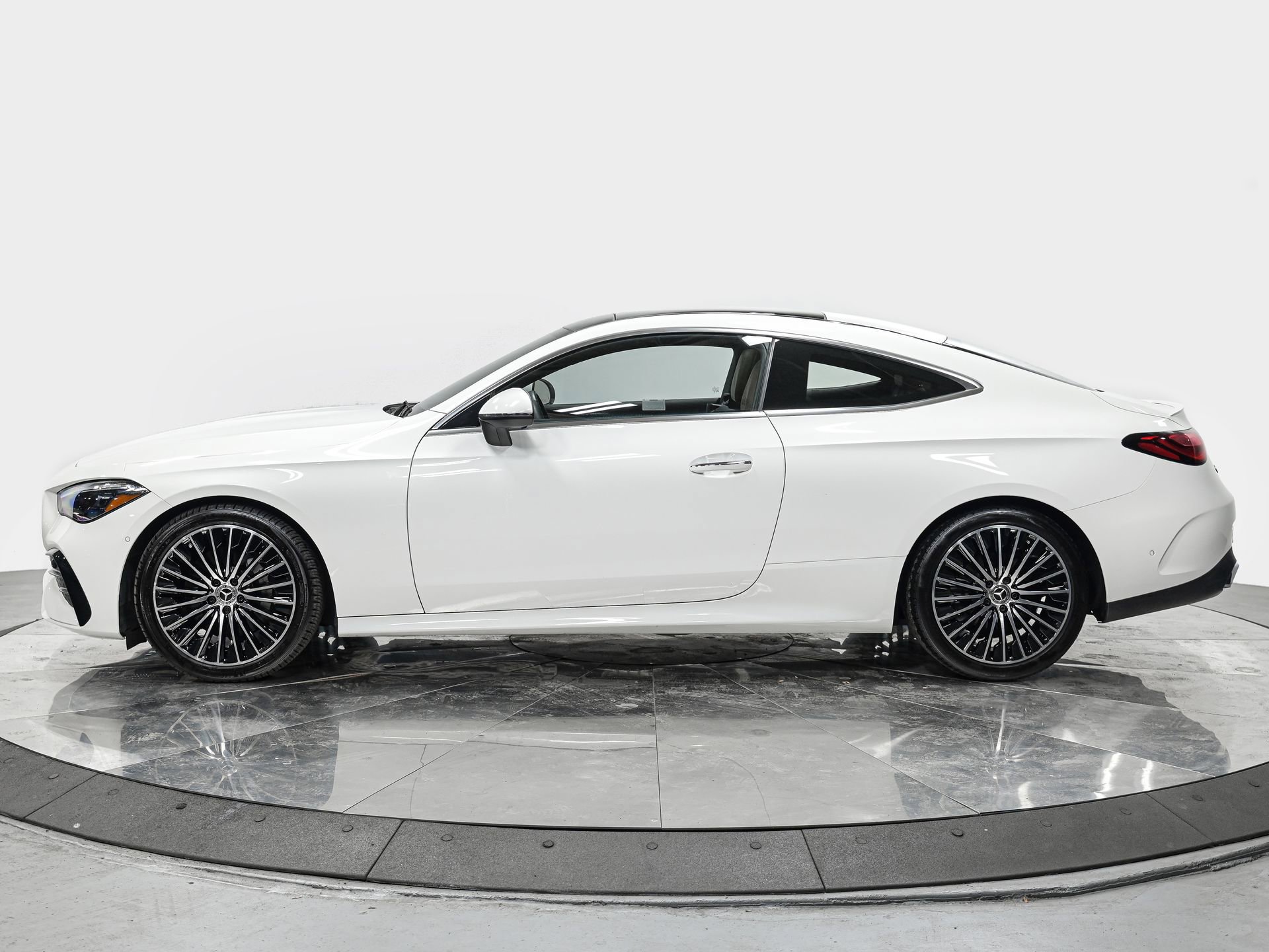 Used 2025 Mercedes-Benz CLE 300 4MATIC Coupe image 2