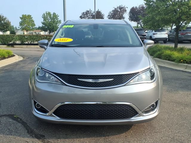 Used 2018 Chrysler Pacifica Touring Plus FWD image 2