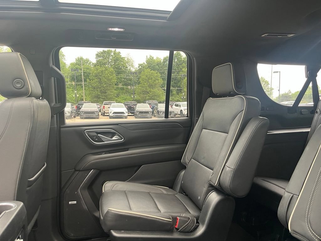 Used 2023 GMC Yukon XL SLT w/ SLT Premium Package AWD/4WD image 17