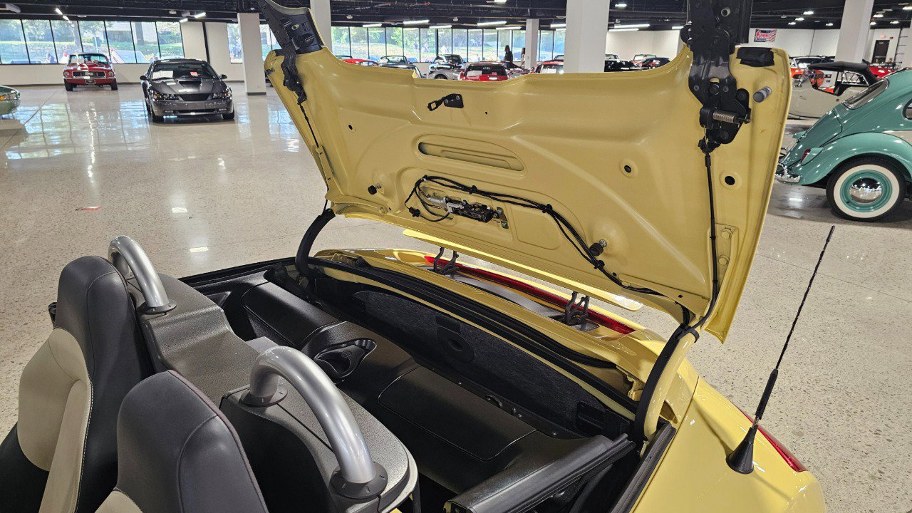 Used 2005 Chrysler Crossfire Limited image 22