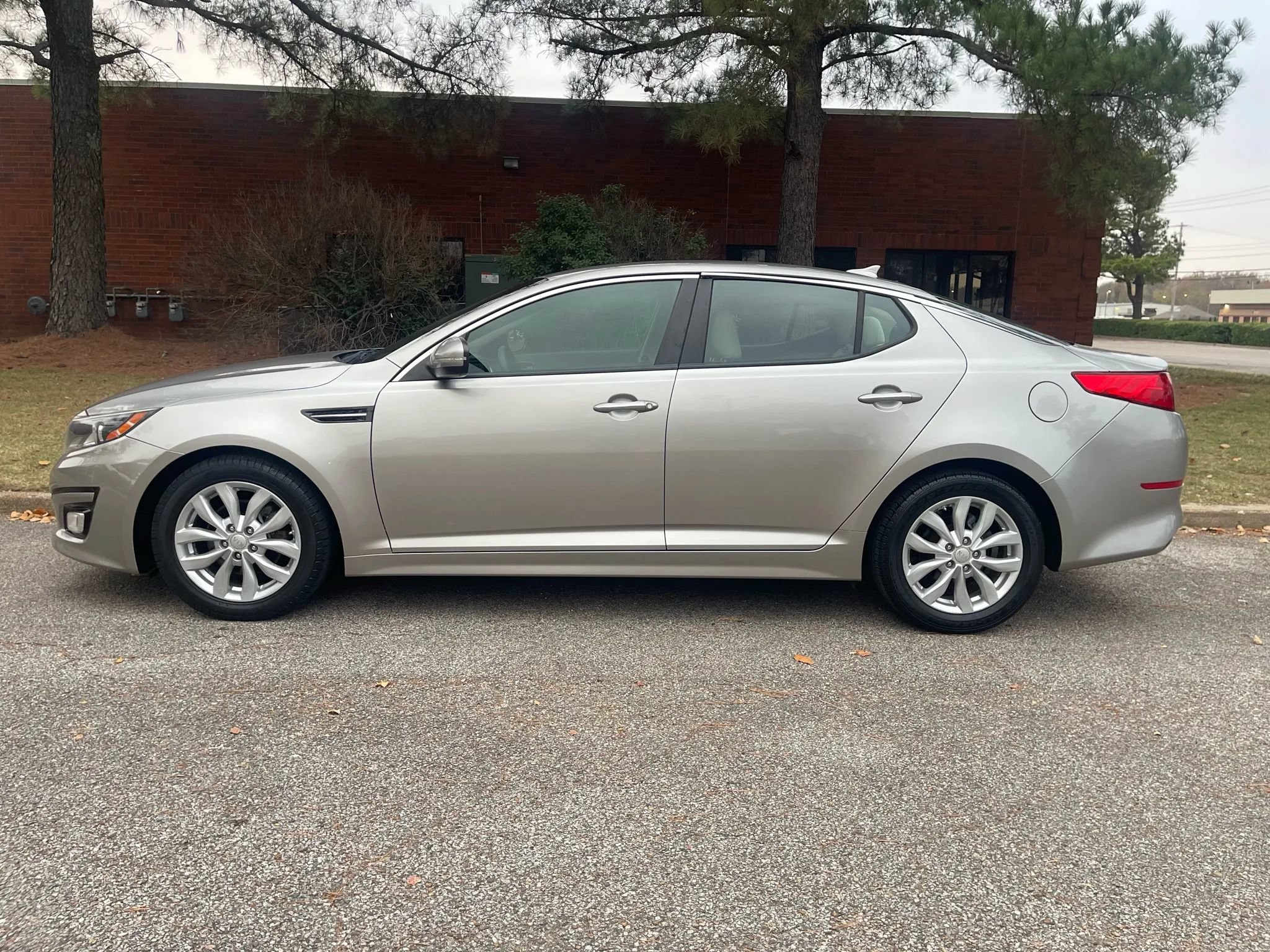 Used 2015 Kia Optima LX FWD image 2