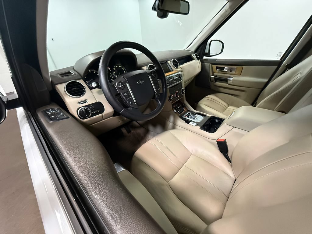 Used 2016 Land Rover LR4 HSE AWD/4WD image 2