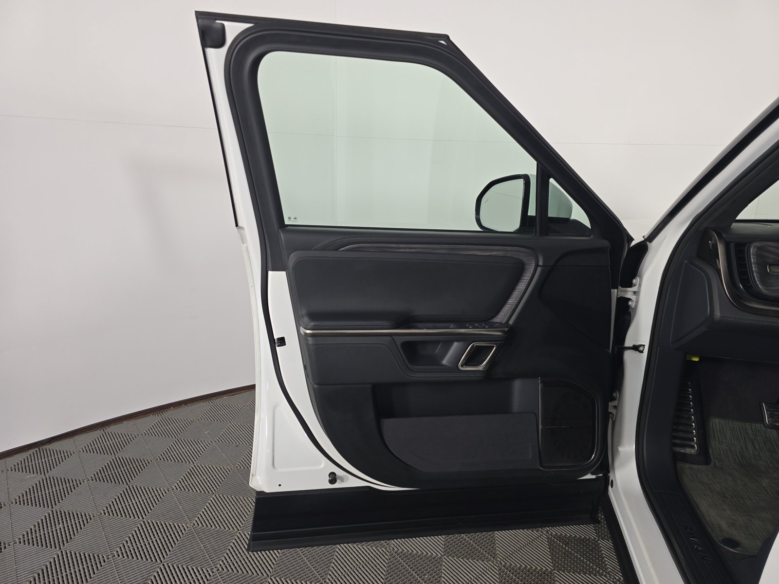 Used 2022 Rivian R1T Launch Edition AWD/4WD image 16