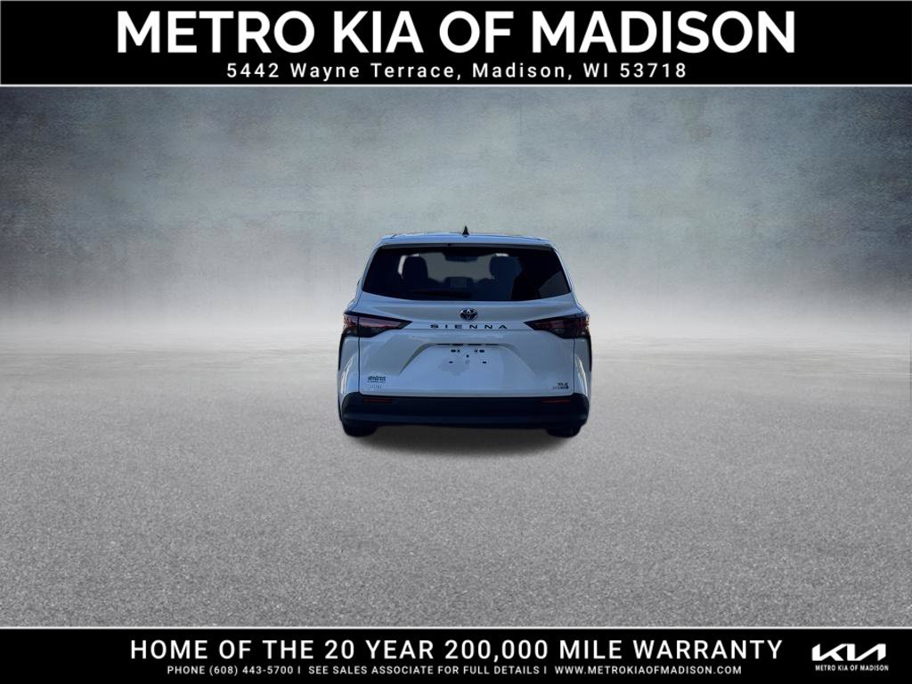 Used 2021 Toyota Sienna XLE AWD/4WD image 5