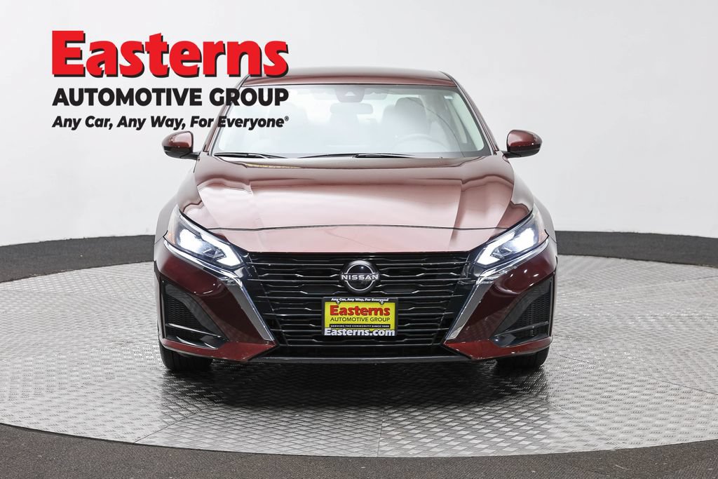 Used 2023 Nissan Altima 2.5 SV AWD/4WD image 2