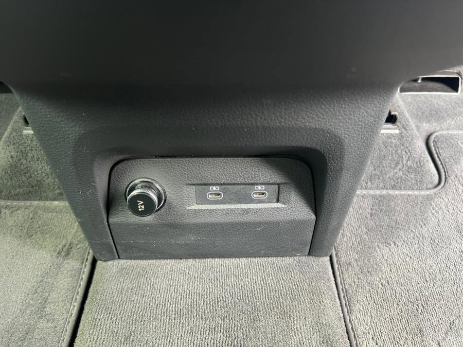 Used 2023 Audi e-tron Premium Plus w/ Premium Plus Package image 40
