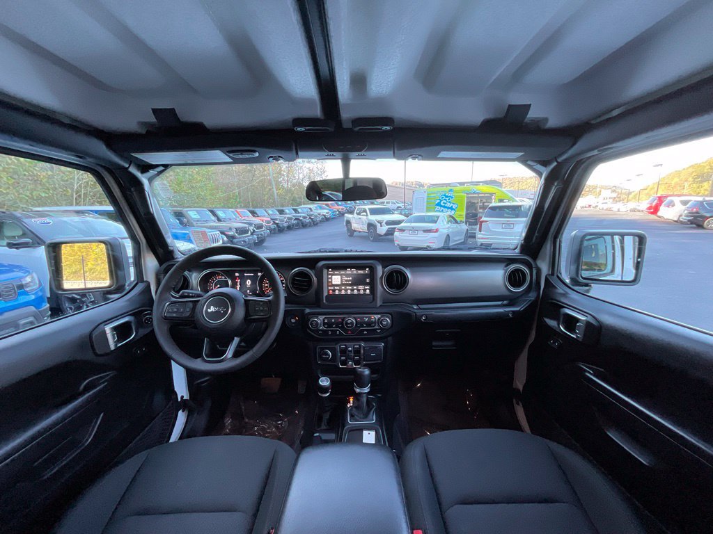 Used 2023 Jeep Gladiator Sport AWD/4WD image 15