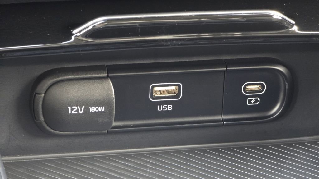 Used 2023 Kia Sportage LX image 6