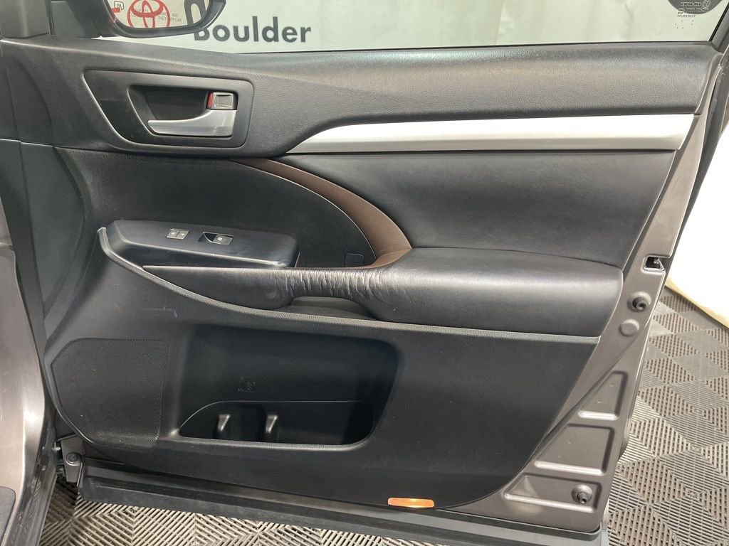 Used 2015 Toyota Highlander XLE image 12