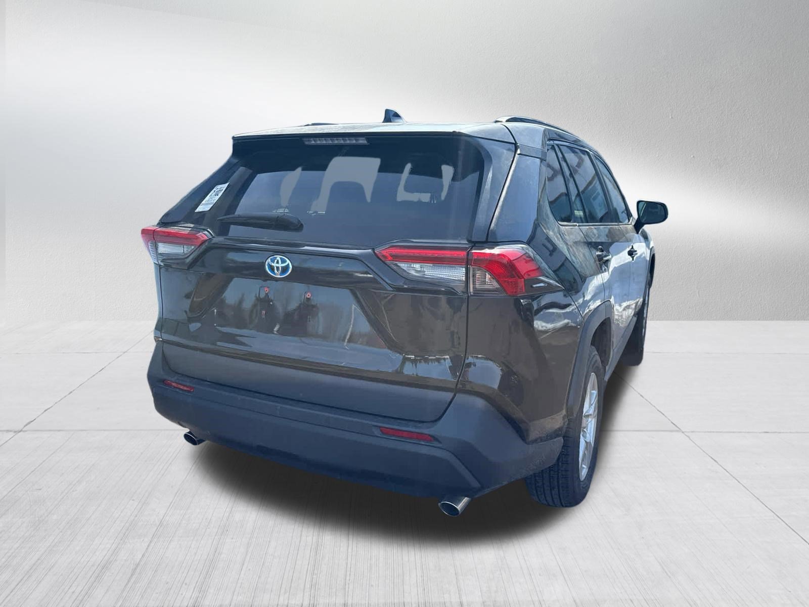 Used 2021 Toyota RAV4 LE image 6