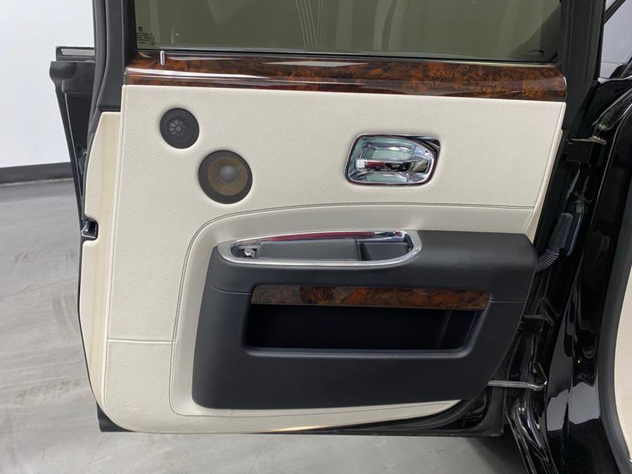 Used 2016 Rolls-Royce Ghost image 39
