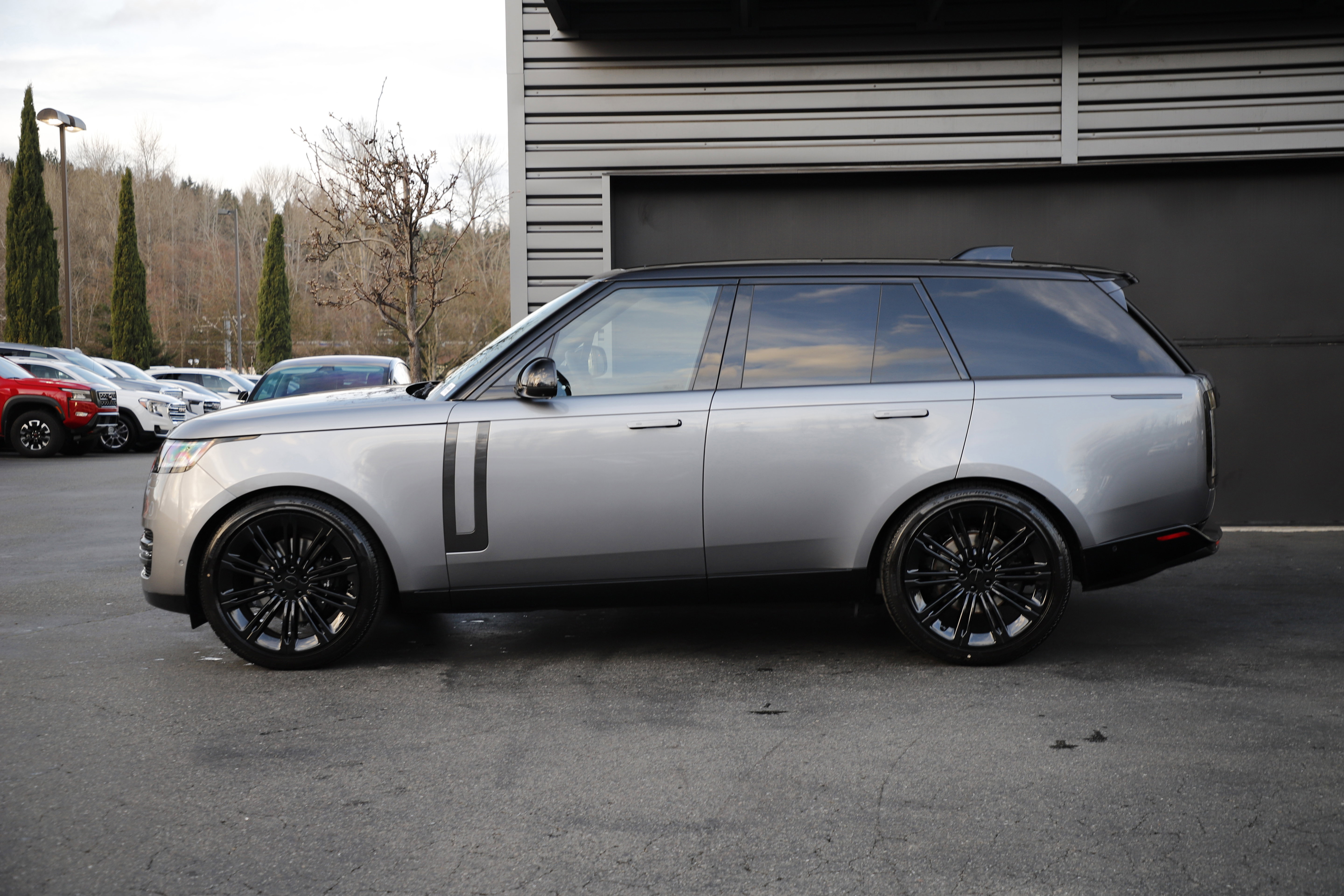 New 2026 Land Rover Range Rover SE AWD/4WD image 3