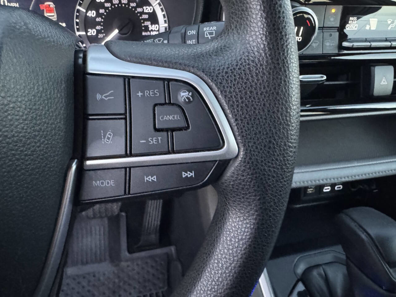 Used 2023 Toyota Highlander L image 36