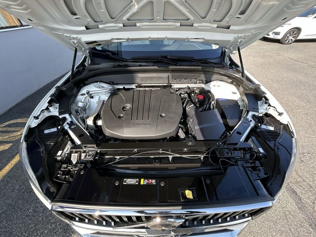 Used 2023 Volvo XC60 B5 Plus w/ Climate Package AWD/4WD image 14