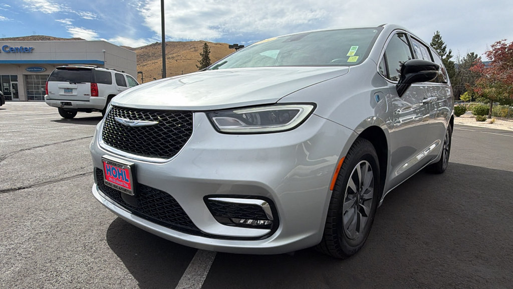 Used 2024 Chrysler Pacifica Limited FWD image 7