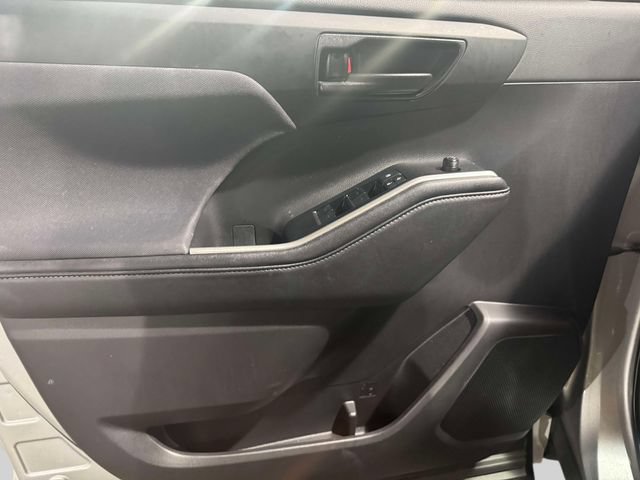Used 2020 Toyota Highlander LE AWD/4WD image 21