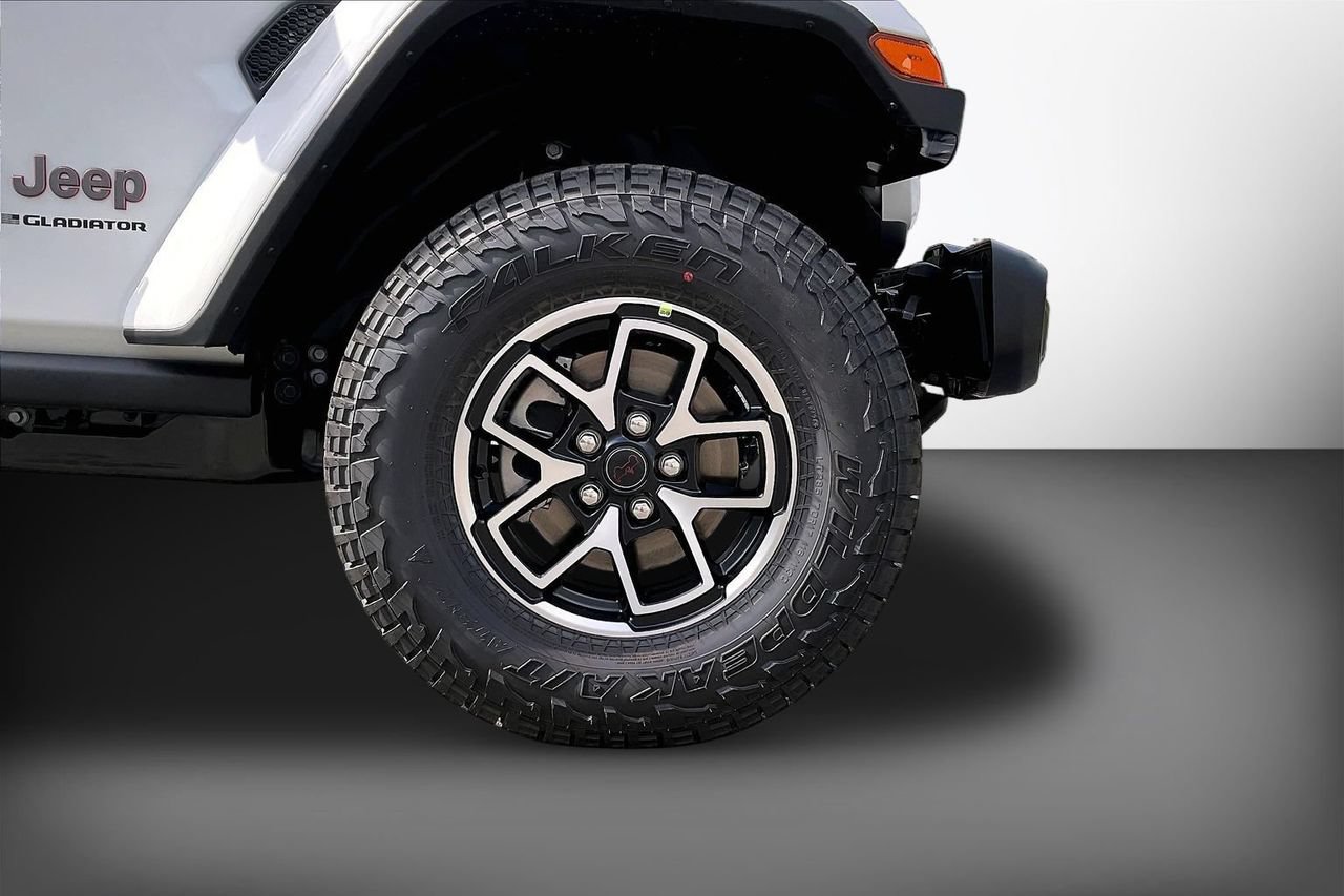 New 2026 Jeep Gladiator Rubicon w/ Steel Power Dome Hood Package AWD/4WD image 30