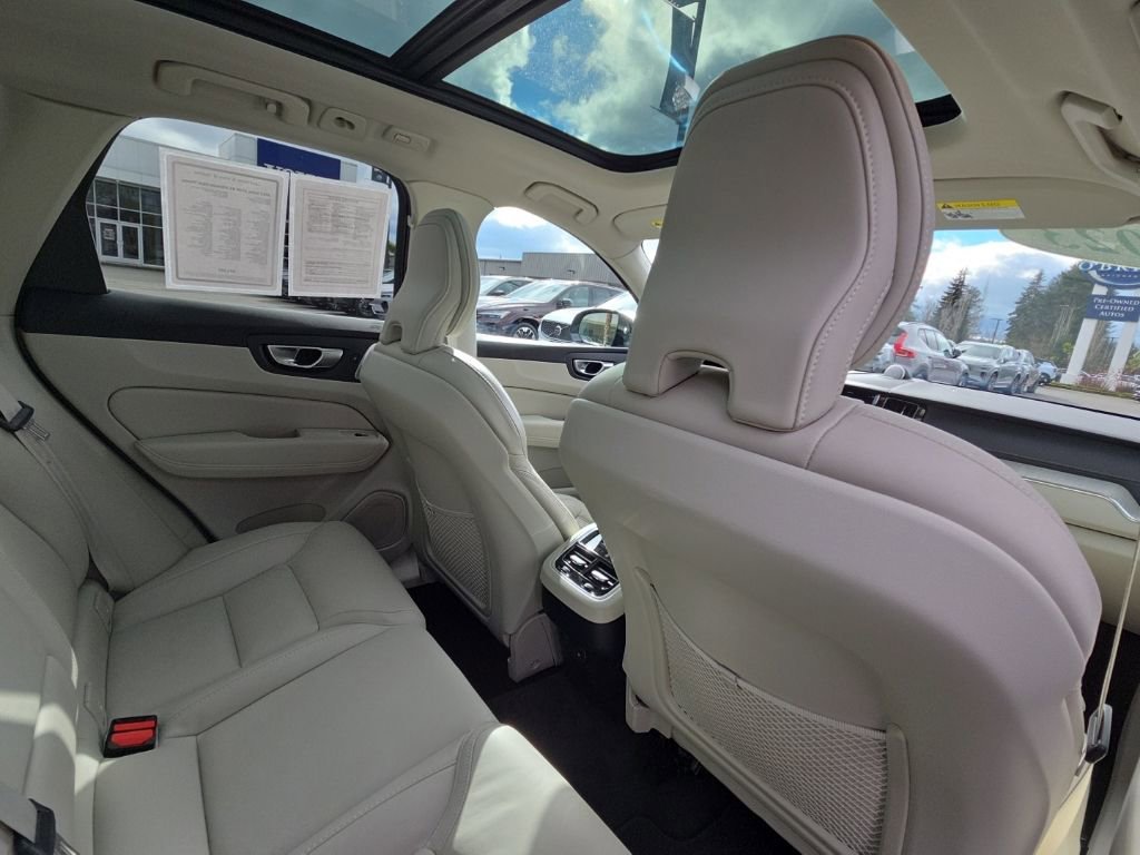 Certified 2023 Volvo XC60 B5 Ultimate image 8