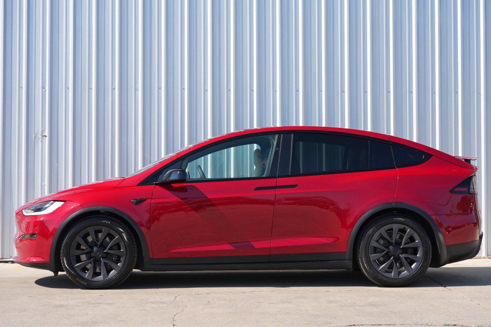 Used 2022 Tesla Model X Plaid image 9