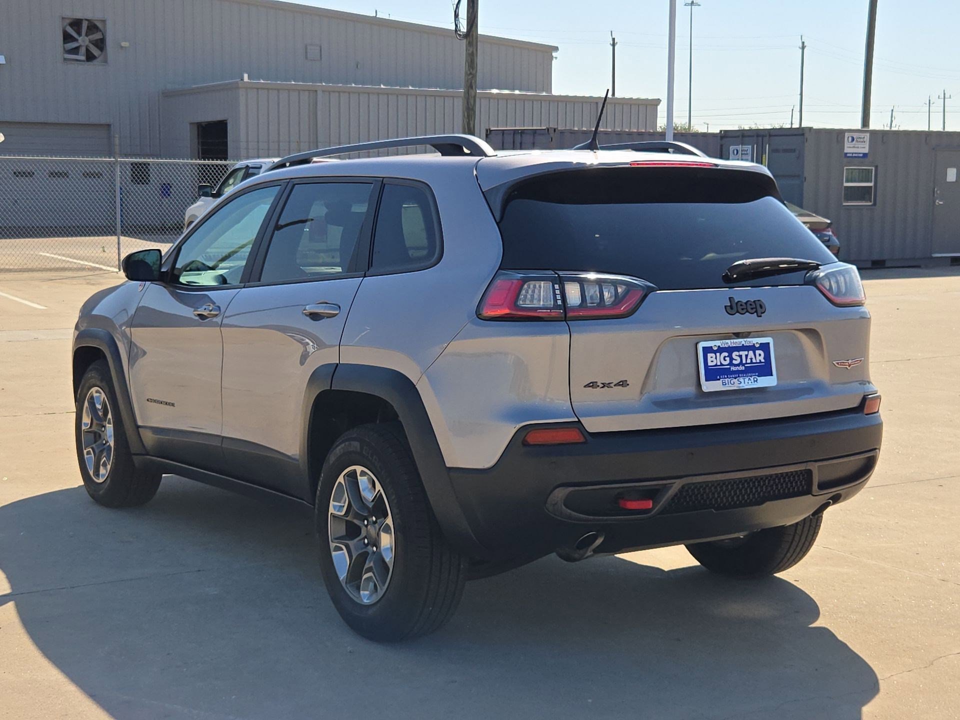 Used 2019 Jeep Cherokee Trailhawk AWD/4WD image 6