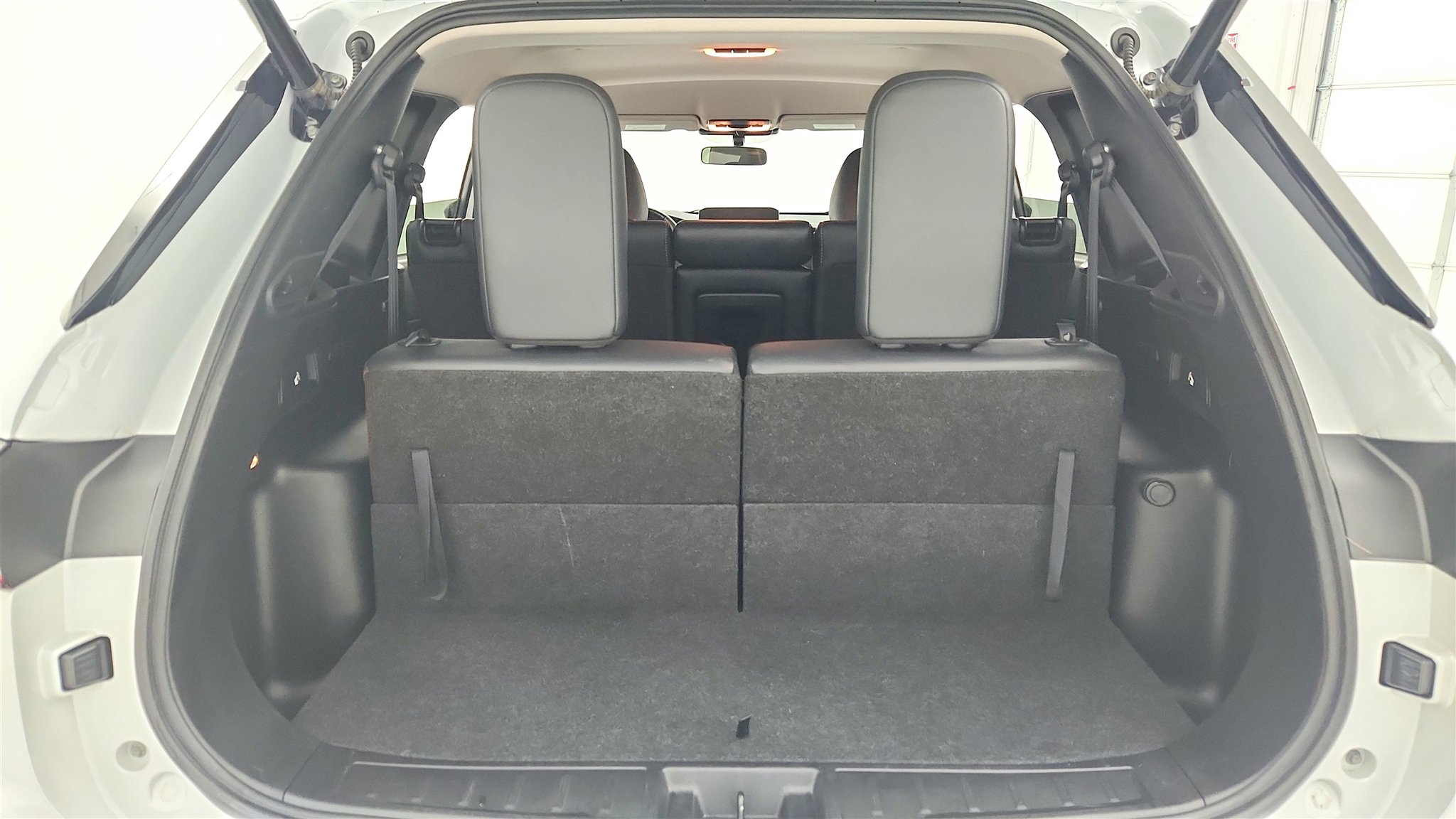 Used 2024 Mitsubishi Outlander FWD image 30