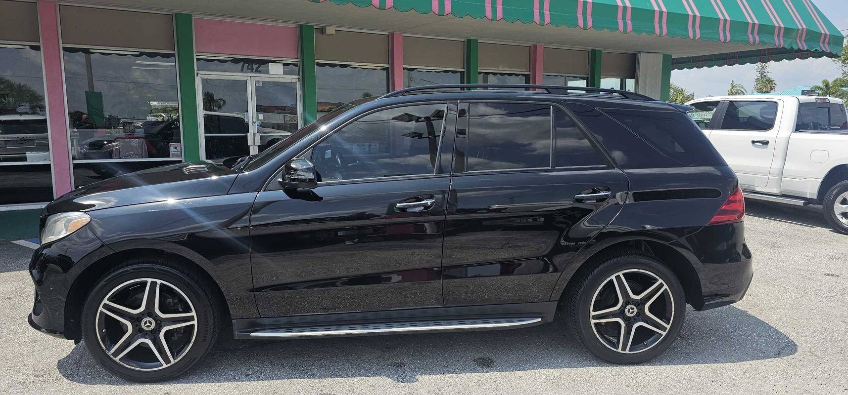 Used 2017 Mercedes-Benz GLE 350 4MATIC image 2