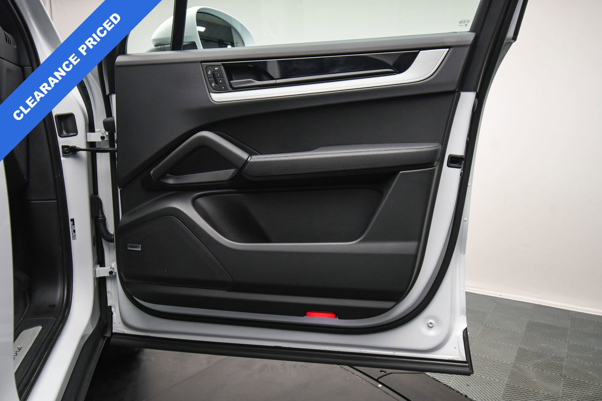 Used 2024 Porsche Cayenne Coupe image 44