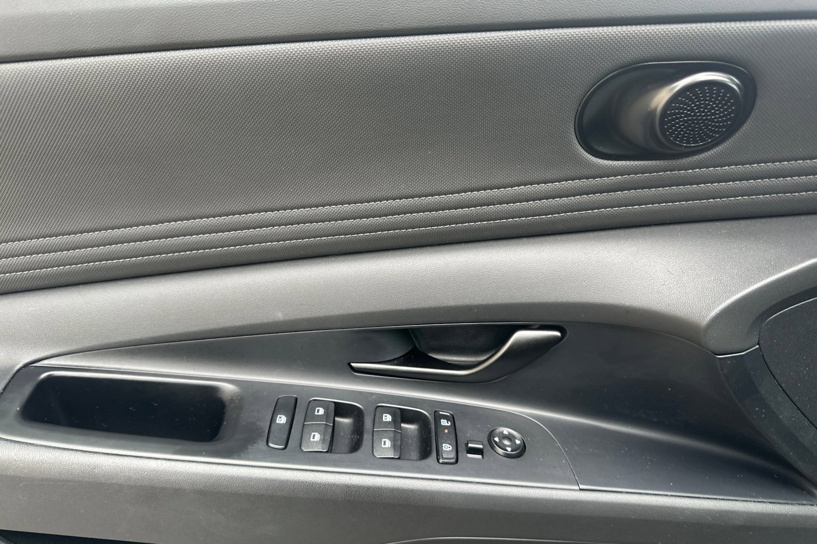 Certified 2025 Hyundai Elantra SEL FWD image 11