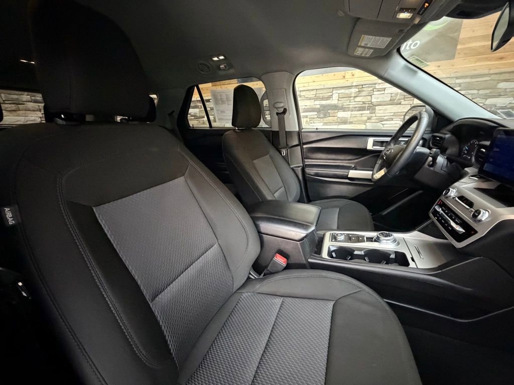 Used 2023 Ford Explorer XLT image 15