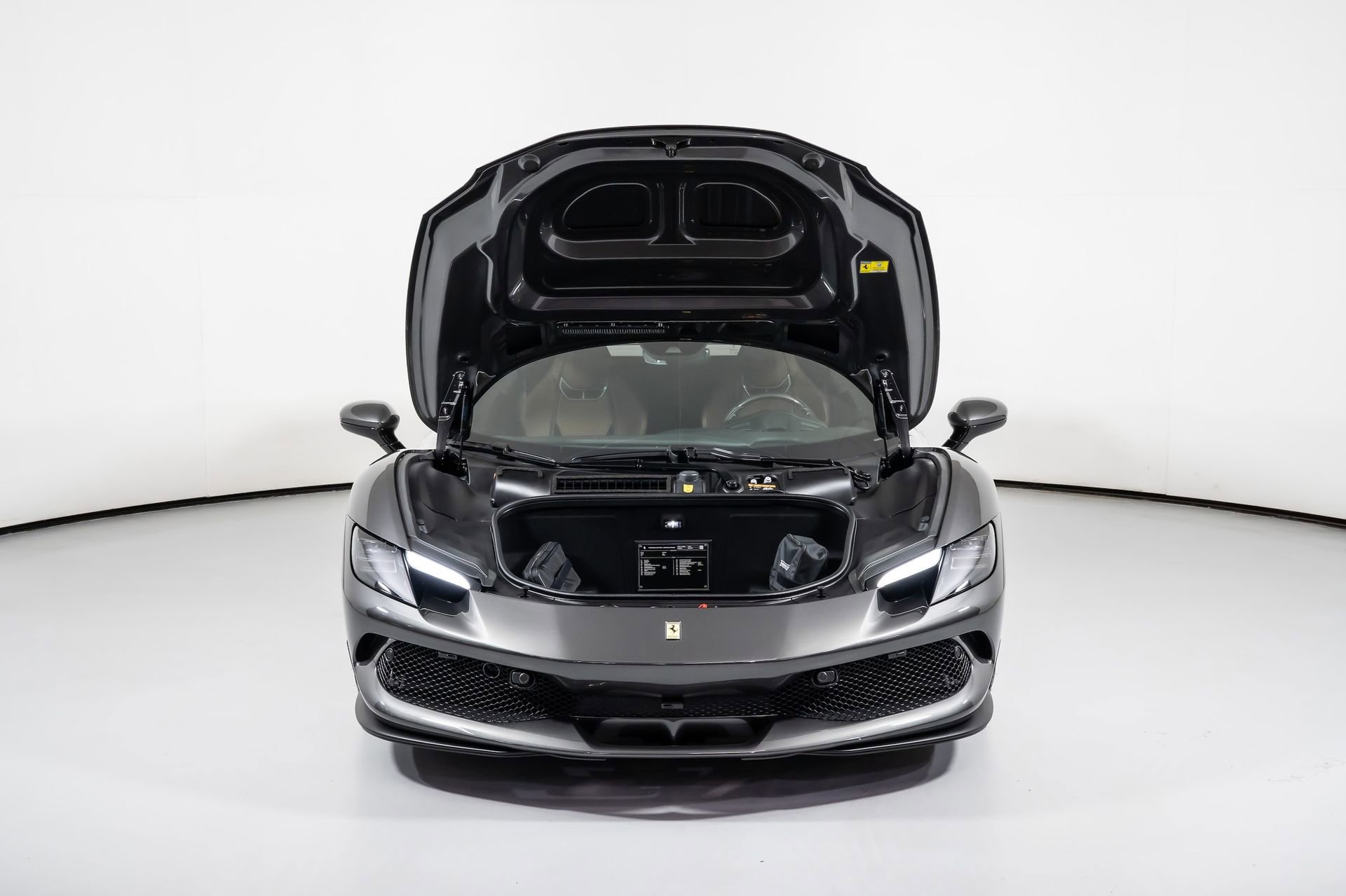 Used 2023 Ferrari 296 GTS RWD image 8