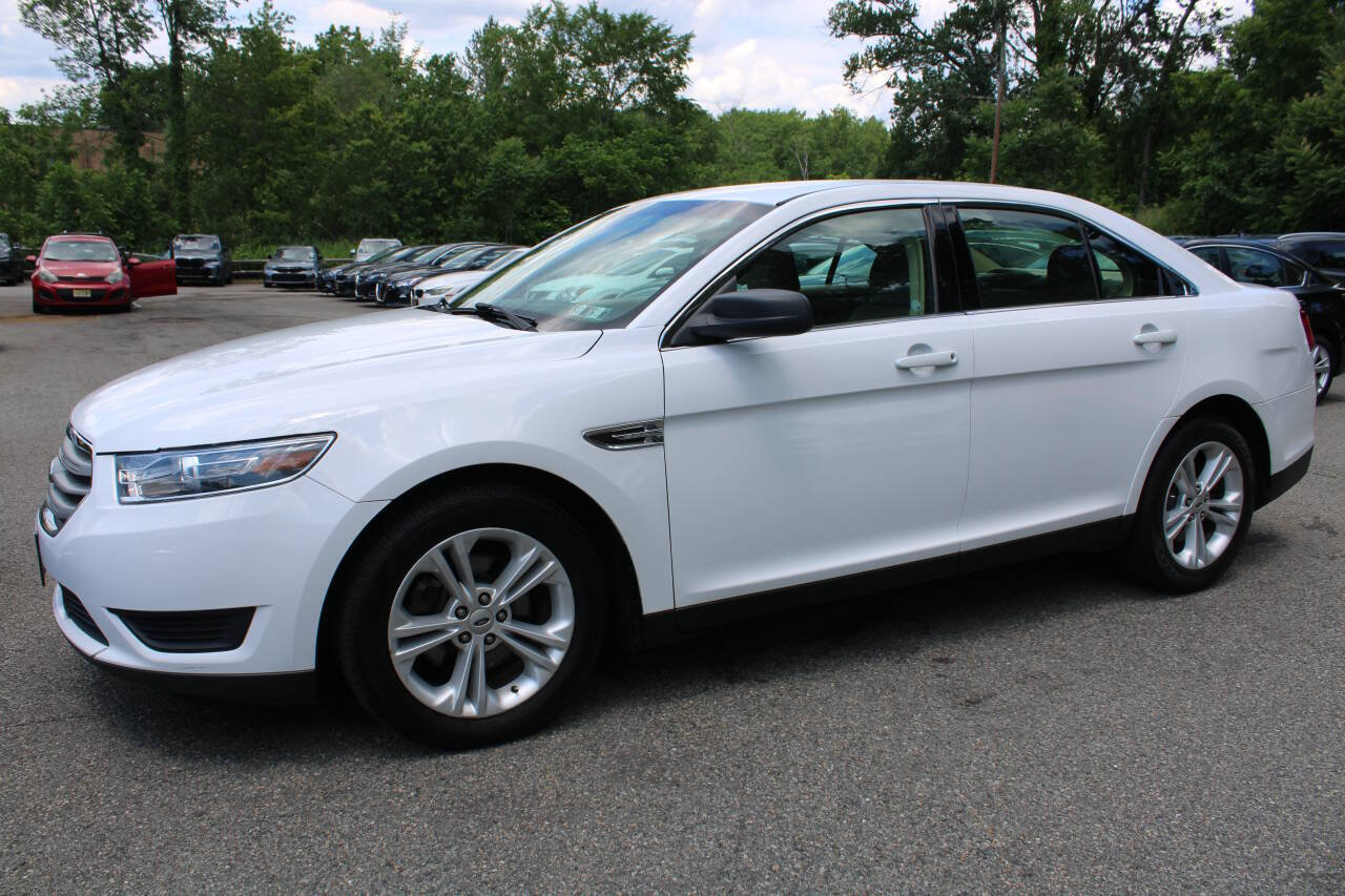 Used 2018 Ford Taurus SE FWD image 13