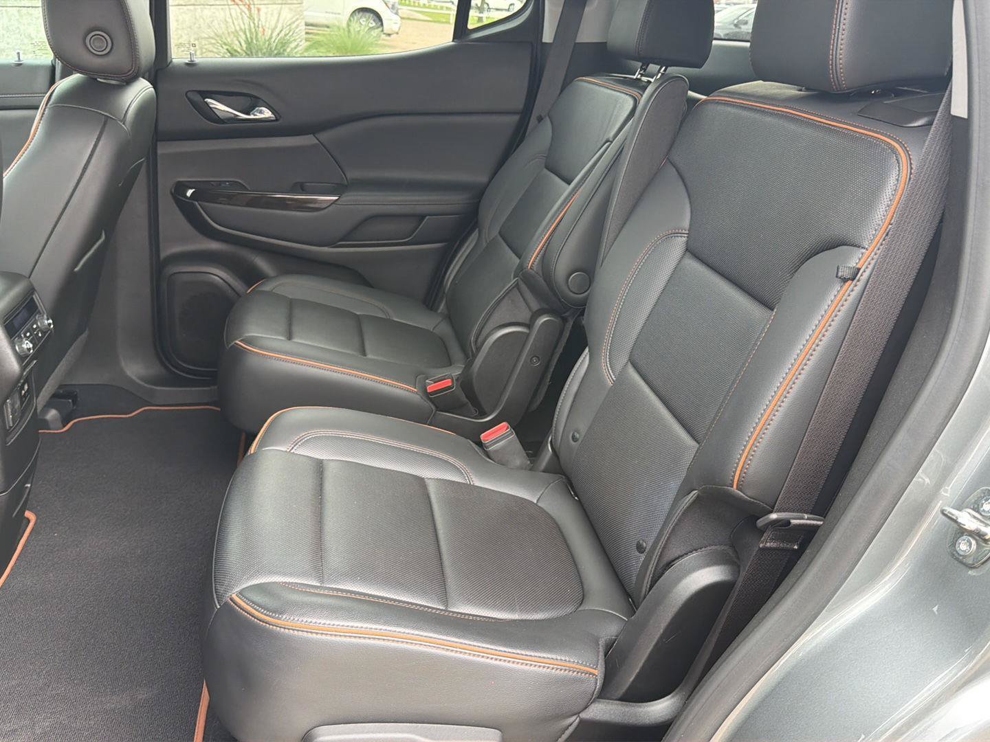 Used 2023 GMC Acadia AT4 w/ Technology Package AWD/4WD image 13