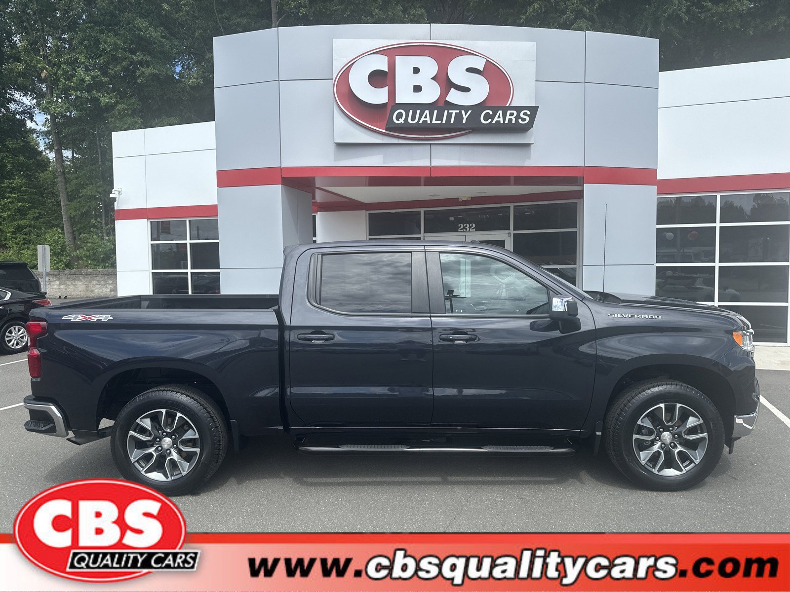 Used 2023 Chevrolet Silverado 1500 LT AWD/4WD image 1