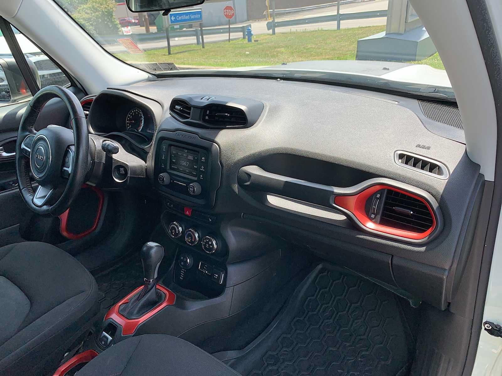 Used 2016 Jeep Renegade Trailhawk w/ Cold Weather Group AWD/4WD image 26